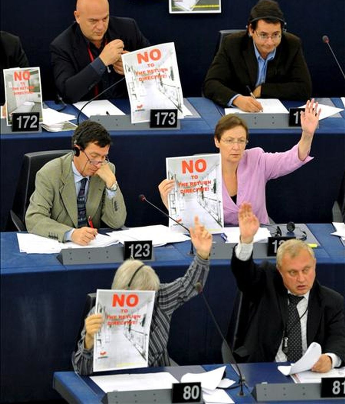 Europarlamentarios votan una directiva en junio de 2008 en sesión plenaria del Parlamento Europeo en Estrasburgo (Francia). EFE/Archivo