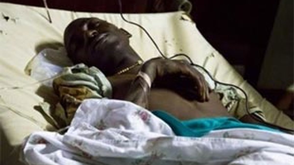 Uno de los heridos en el triple atentado de Uganda. Foto: AP