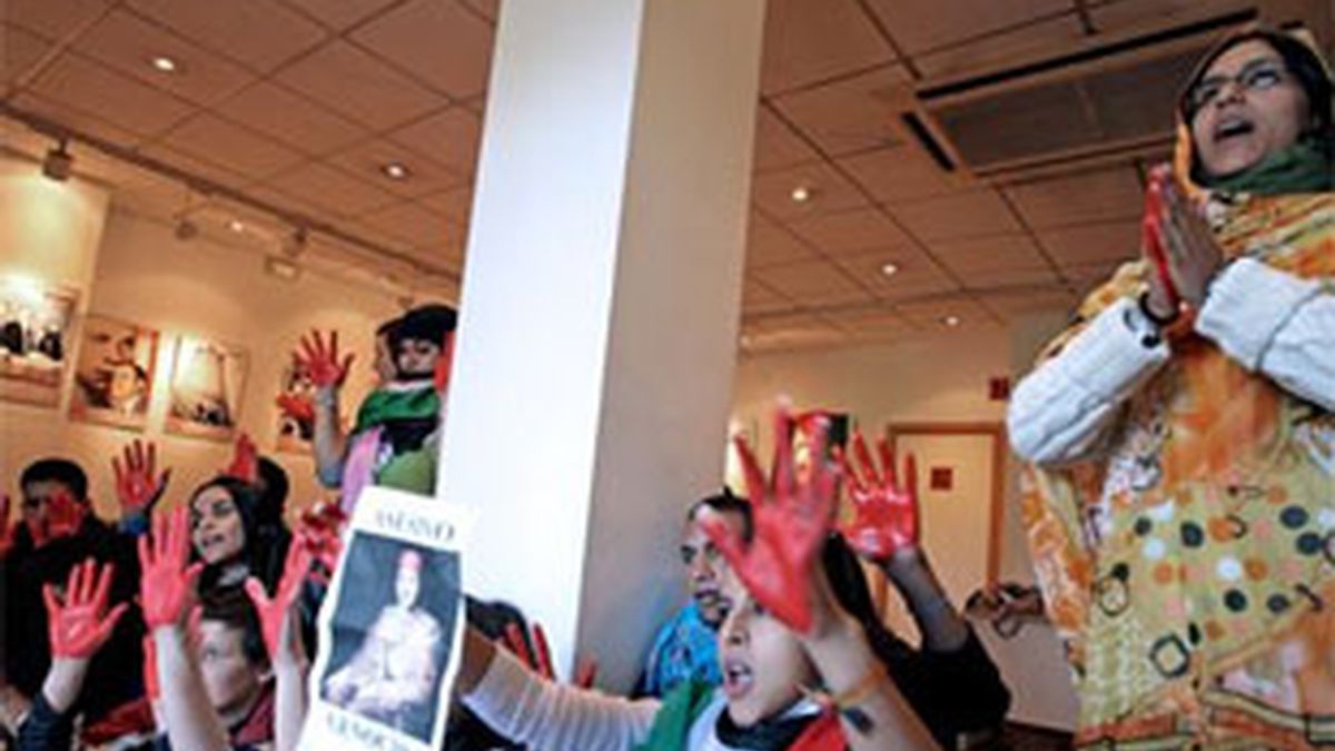 Una veintena de activistas saharauis ocuparon la sede del PSPV-PSOE en Valencia. Vídeo:ATLAS