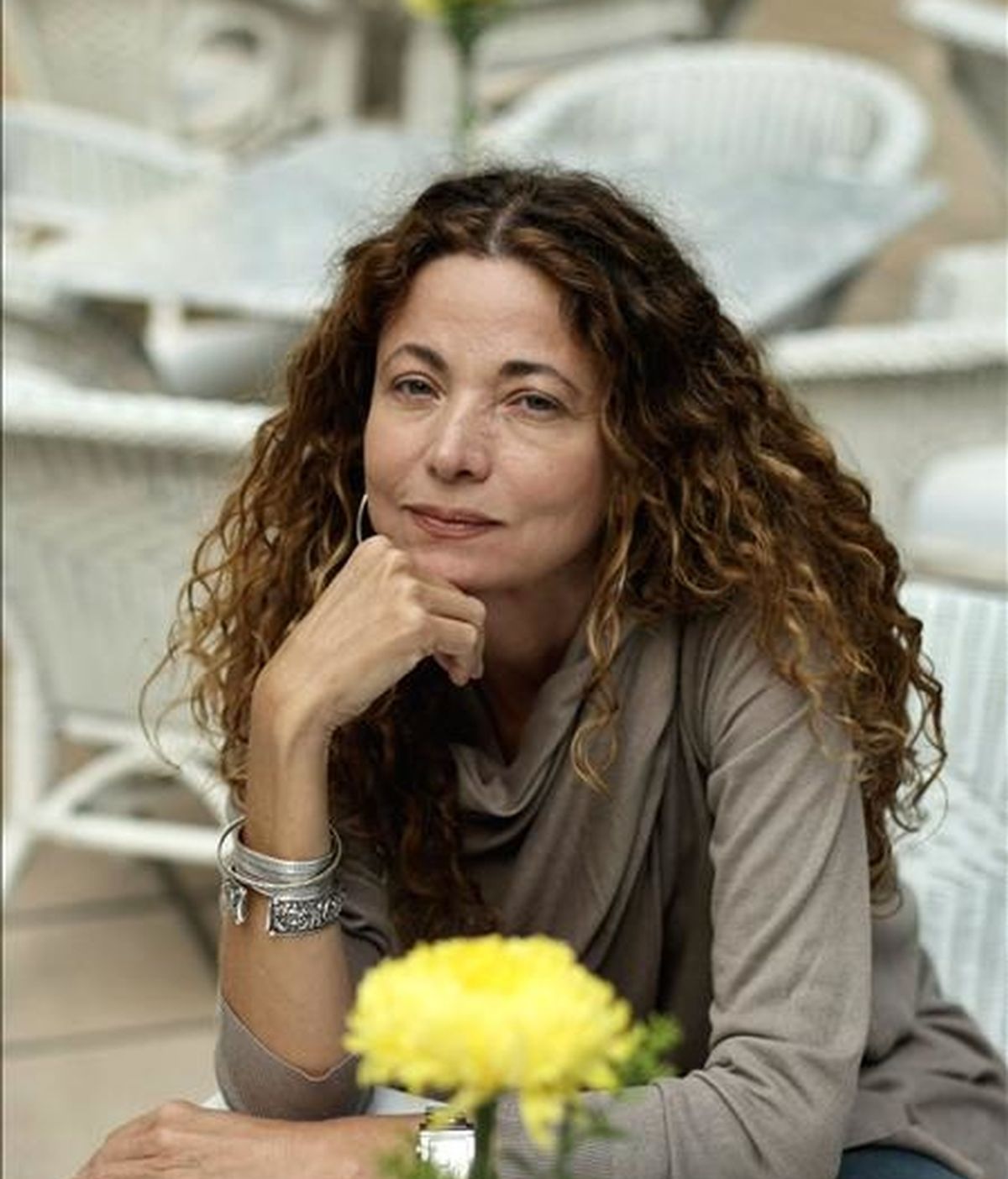 La escritora colombiana, Ángela Becerra, se encuentra en Argentina para presentar su libro
"Ella, que todo lo tuvo", novela galardonada con el III Premio Iberoamericano Planeta-Casa de América de Narrativa. EFE