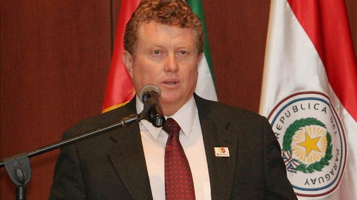 Fotografía de abril de 2010 en la que se registró al ministro ecuatoriano de Salud, David Chiriboga, quien indicó que por el momento este caso está en investigación, pero que cuando se determine lo que pasó "exactamente" se tomarán "las medidas" correspondientes. EFE/Archivo Fotografía de abril de 2010 en la que se registró al ministro ecuatoriano de Salud, David Chiriboga, quien indicó que por el momento este caso está en investigación, pero que cuando se determine lo que pasó "exactamente" se tomarán "las medidas" correspondientes. EFE/Archivo