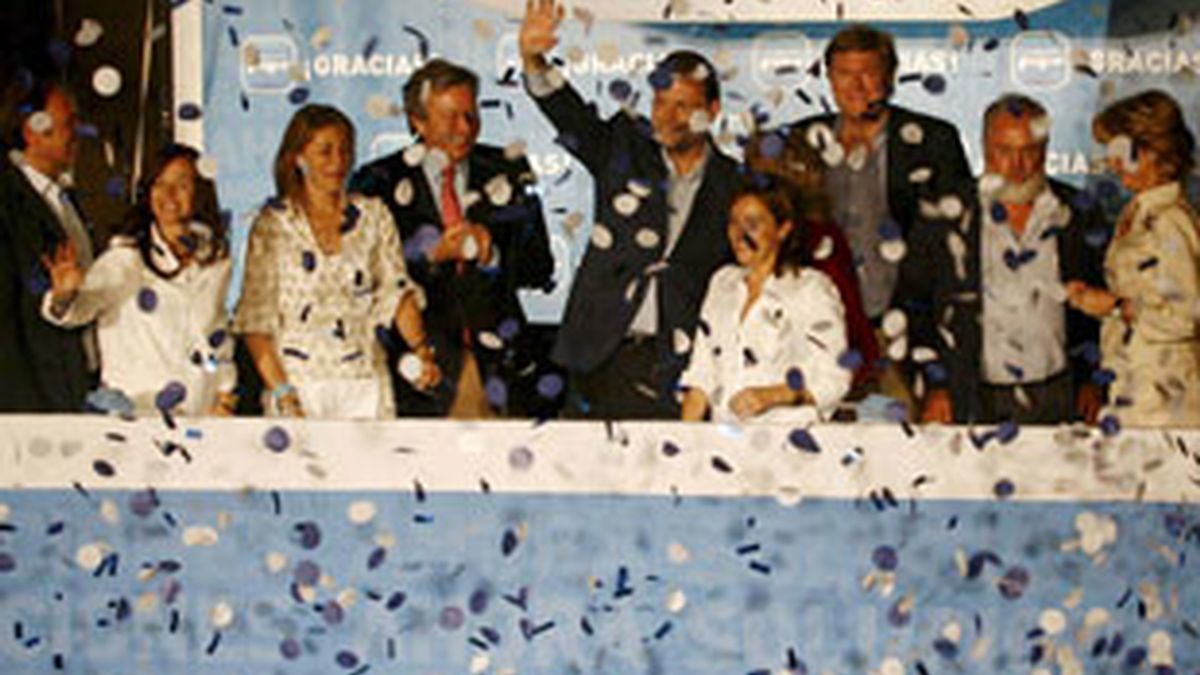 Los populares celebran la victoria electoral en el balcón de Génova. Foto: EFE.