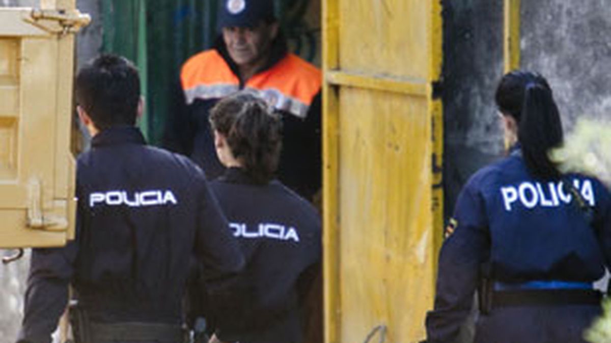 La Policía ha detenido la búsqueda en el pozo. Vídeo: Informativos Telecinco.