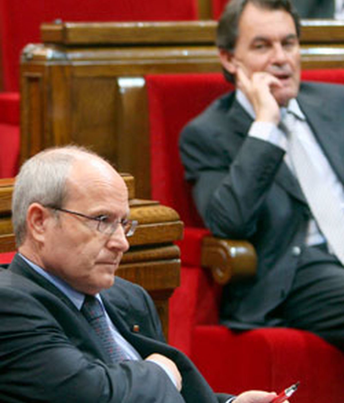 El presidente de la Generalitat, José Montilla, durante el pleno extraordinario del Parlament de Cataluña. Vídeo: Informativos Telecinco.