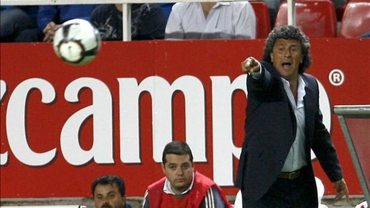 El entrenador argentino Néstor Gorosito, que fuese entrenador la pasada campaña del Xerez Deportivo, viaja desde Argentina para firmar con el Almería. EFE/Archivo