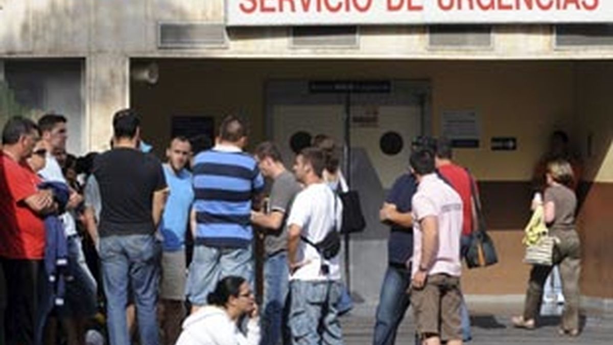 Los familiares de los militares esperan en el hospital insular de Gran Canaria