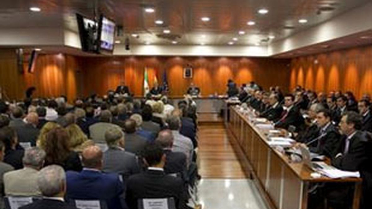 95 personas se sientan en el banquillo de los accusados en el juicio del caso Malaya. 95 personas se sientan en el banquillo de los accusados en el juicio del caso Malaya.