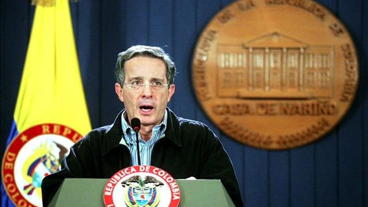 Uribe destacó que "a la fecha hay más de 50.000 desmovilizados" en Colombia, sumando paramilitares y guerrilleros. EFE/Archivo