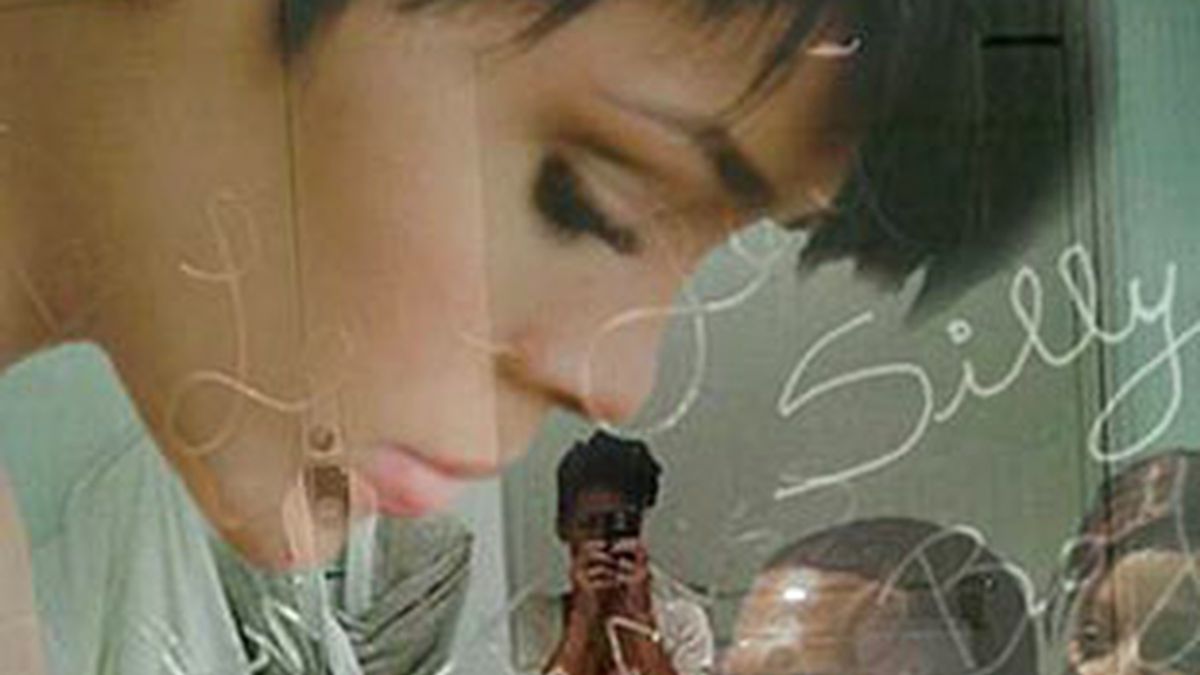 Un vídeo porno amatorial circula en la Red con una supuesta Rihanna como protagonista. La cantante vuelve al centro de las noticias hots poco antes de comparecer en el juicio contra su ex Chris Brown.
