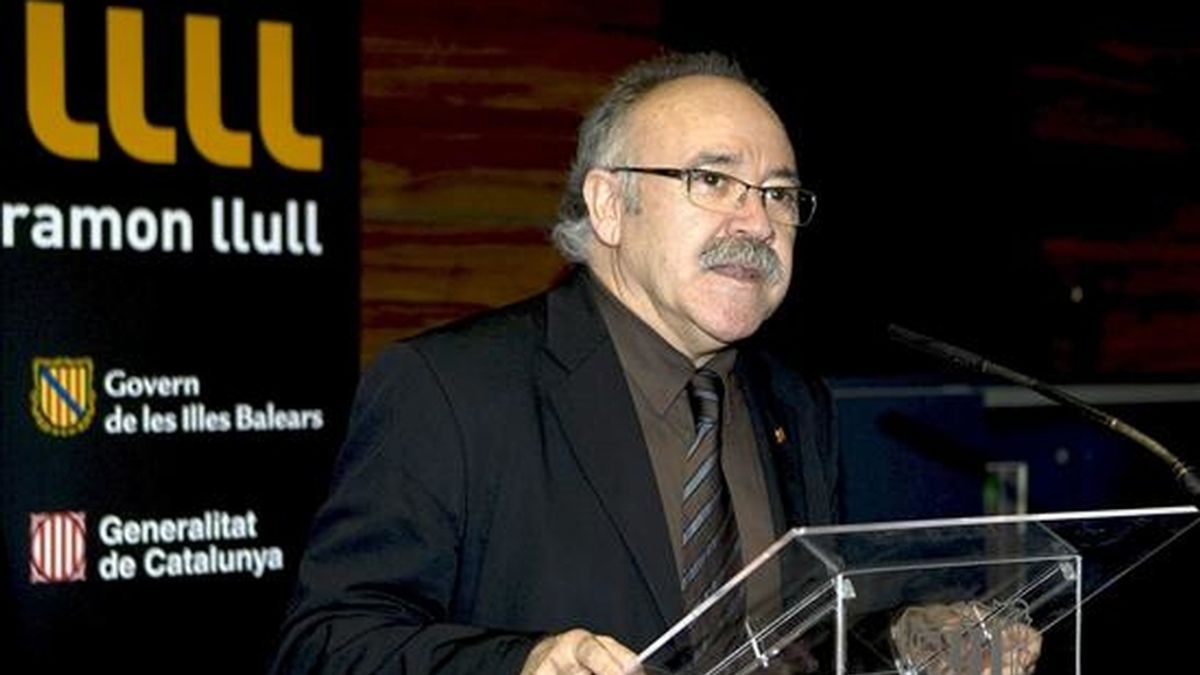 El vicepresidente de la Generalitat de Catalunya, Josep Lluís Carod Rovira, durante su intervención en el acto inaugural de la sede del Instituto Ramón Llull en las Islas Baleares. EFE