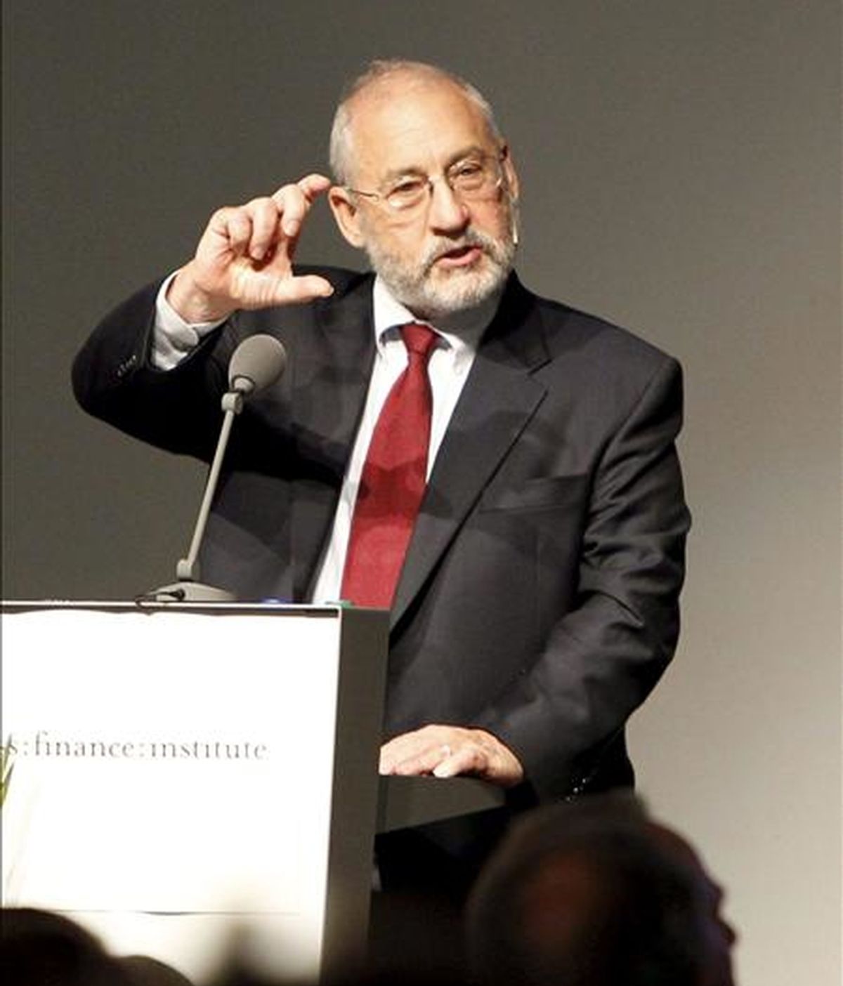 Estados Unidos y Europa viven un proceso similar al que Japón afrontó hace algunos años, pero acentuado debido al alto desempleo, precisó Stiglitz al intervenir en un seminario organizado por el chileno Banco de Crédito e Inversiones. EFE/Archivo