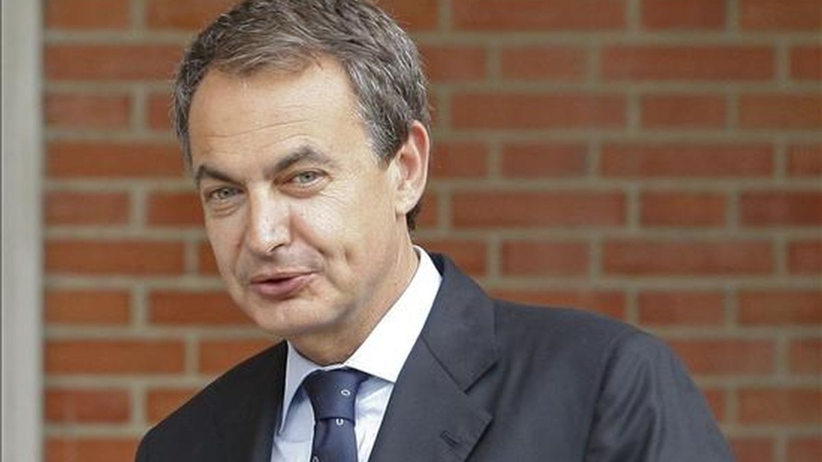 El presidente del Gobierno, José Luis Rodríguez Zapatero, ha confesado hoy que se le han saltado las lágrimas con el triunfo de la selección española en la final del Mundial de fútbol y ha confiado en que esa victoria sea un punto de inflexión para /Archivo