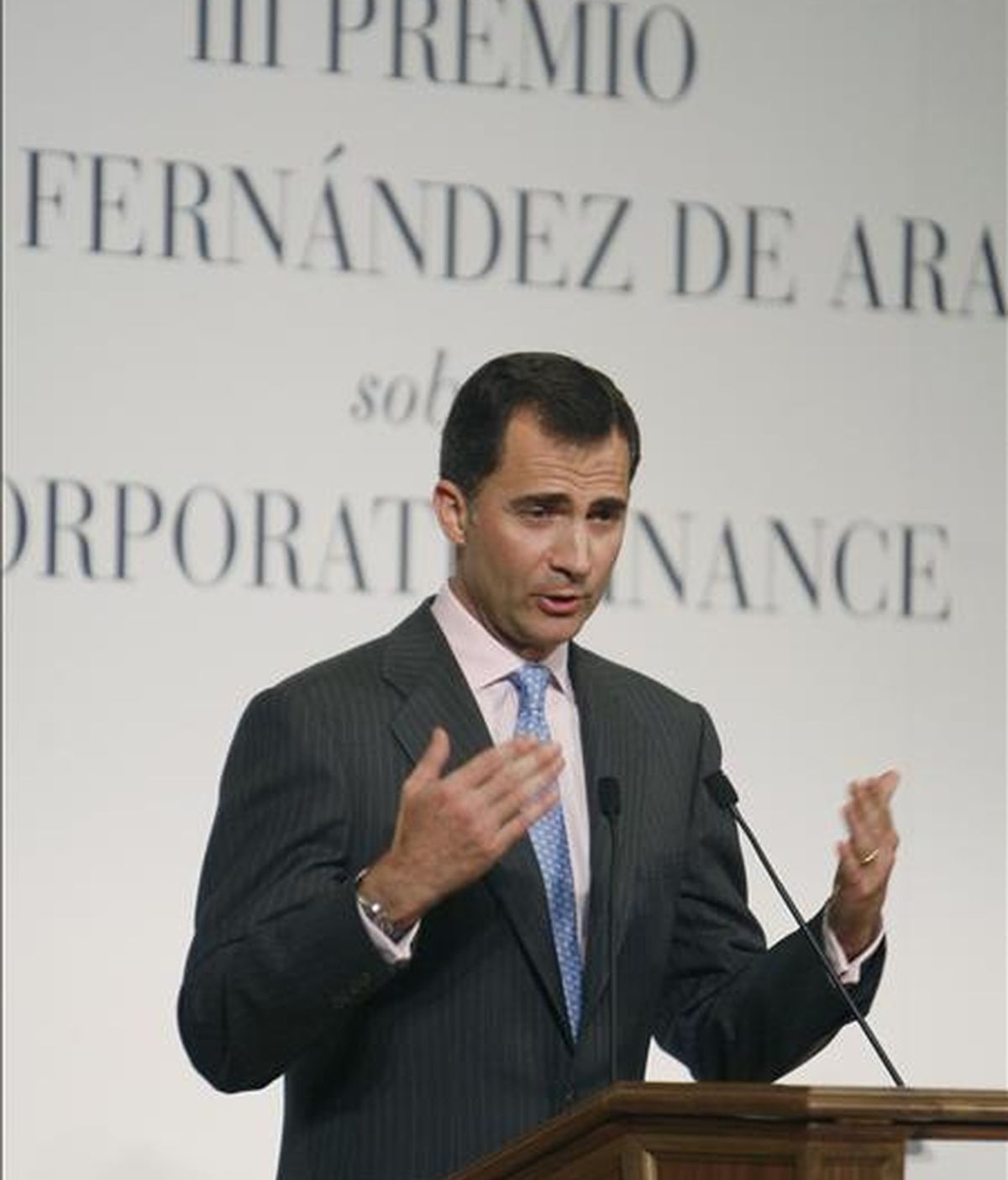 El Príncipe de Asturias durante su intervención en el acto de entrega del III Premio Jaime Fernández de Araoz, que ha tenido lugar esta tarde en Madrid. EFE