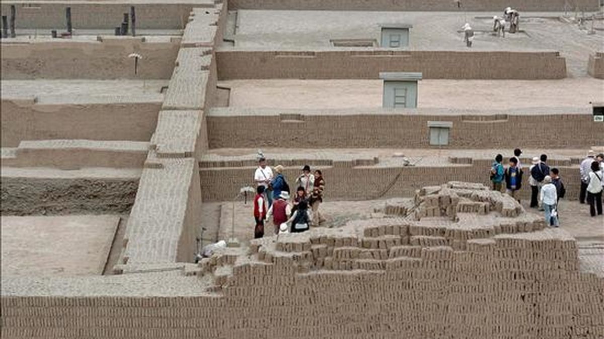 La huaca Pucllana, un centro ceremonial prehispánico ubicado en el distrito residencial de Miraflores, en el corazón de Lima, confirma el fabuloso legado arqueológico que alberga la capital peruana. EFE/Archivo La huaca Pucllana, un centro ceremonial prehispánico ubicado en el distrito residencial de Miraflores, en el corazón de Lima, confirma el fabuloso legado arqueológico que alberga la capital peruana. EFE/Archivo
