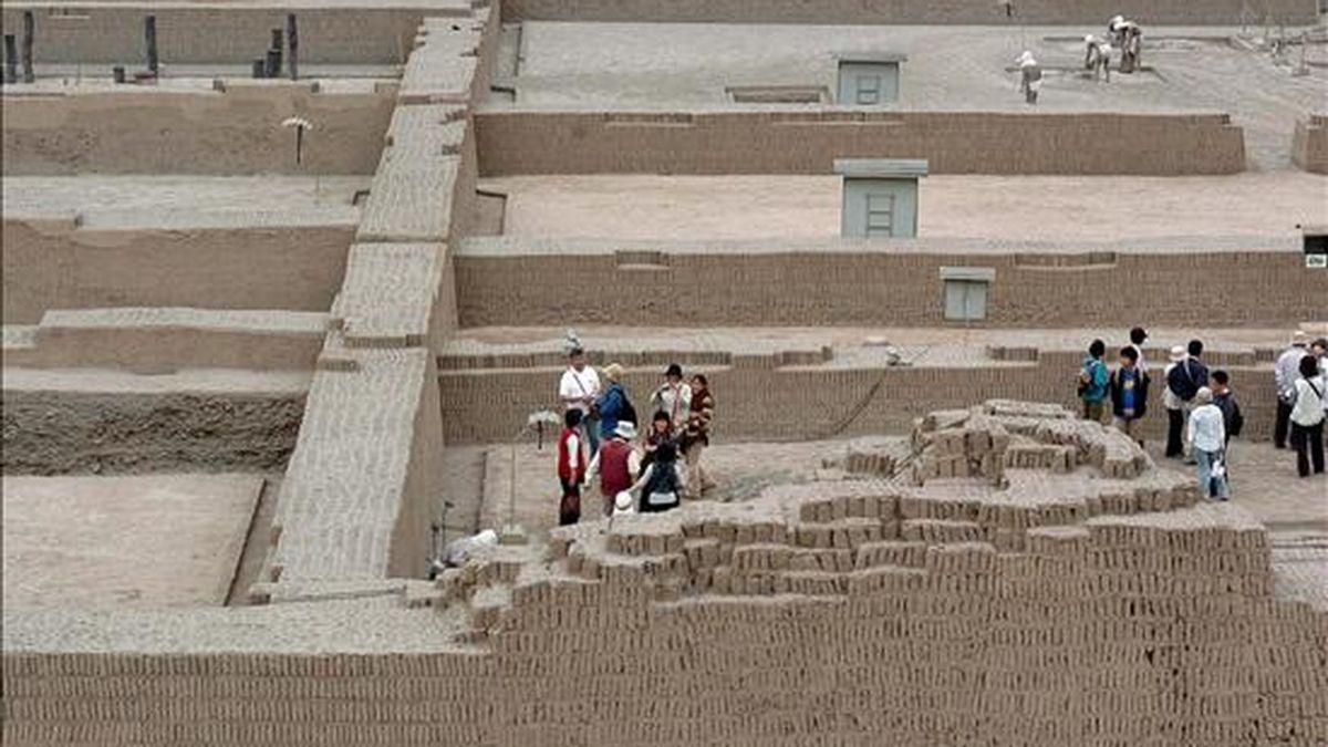 La huaca Pucllana, un centro ceremonial prehispánico ubicado en el distrito residencial de Miraflores, en el corazón de Lima, confirma el fabuloso legado arqueológico que alberga la capital peruana. EFE/Archivo