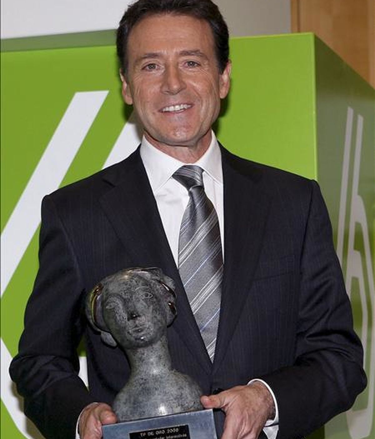 Matías Prats, locutor de Antena 3, ha recibido el TP de Oro al "Mejor presentador de Informativos" durante la gala de los TP de Oro 2008, celebrada esta noche en Madrid. EFE