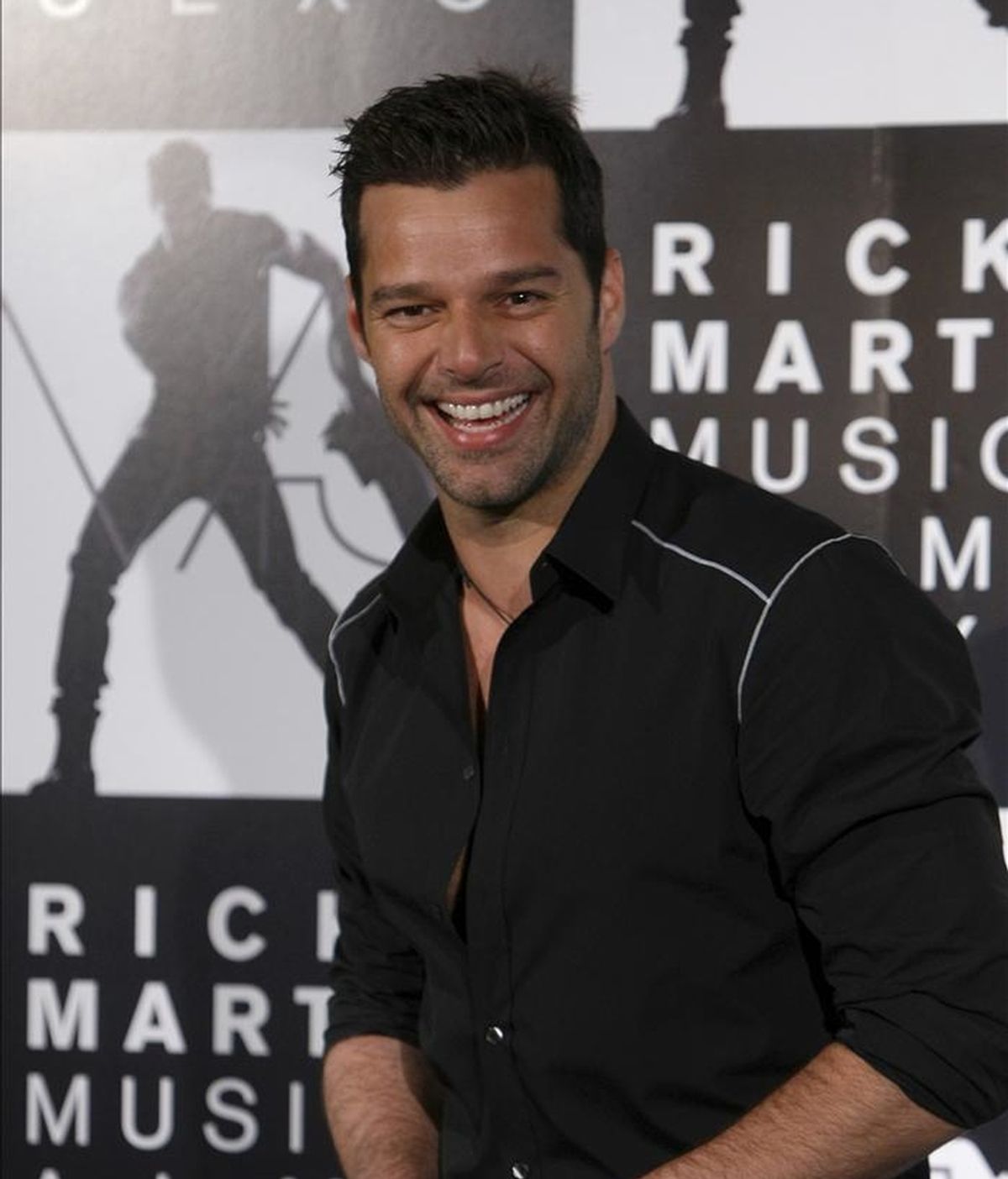 El cantante puertorriqueño Ricky Martin durante la presentación hoy en Madrid de su nuevo disco, "Más (Música???)", un trabajo con el que resume el momento que vive e incluye sonidos latinos, balada romántica con influencias y algo de rock. EFE El cantante puertorriqueño Ricky Martin durante la presentación hoy en Madrid de su nuevo disco, "Más (Música???)", un trabajo con el que resume el momento que vive e incluye sonidos latinos, balada romántica con influencias y algo de rock. EFE