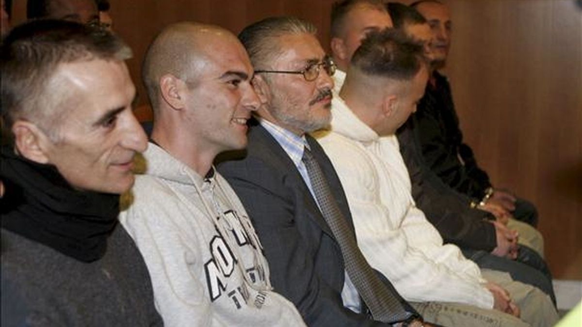 Algunos de los reclusos que en abril de 2004 protagonizaron un motín en la cárcel Quatre Camins. EFE/Archivo