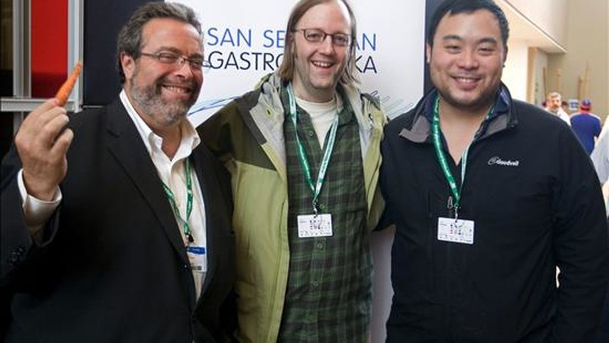 Los famosos restauradores estadounidenses Drew Nieporent (i), David Chang (d) y Wilie Dufresne (c), dutante la inauguración, el pasado domingo 21 de noviembre, de San Sebastián Gastronomika, el congreso internacional de cocina que se celebra en el Kursaal donostiarra. EFE