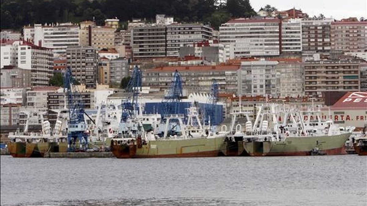 Barcos pesqueros amarrados en el muelle del puerto de Vigo. EFE/Archivo