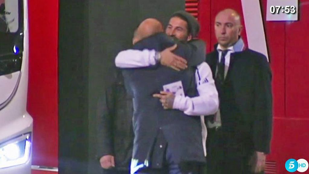 El abrazo entre Sergio Ramos y Sampaoli: "Muero con los que tienen huevos"
