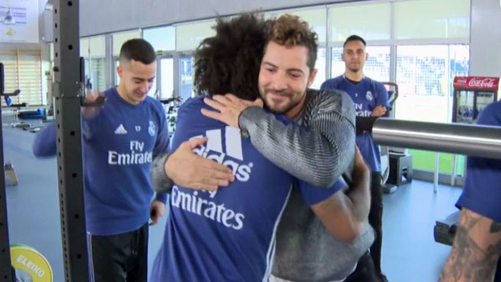 Abrazo y mensaje: ¿Qué le dijo David Bisbal a Marcelo en su visita al Real Madrid?