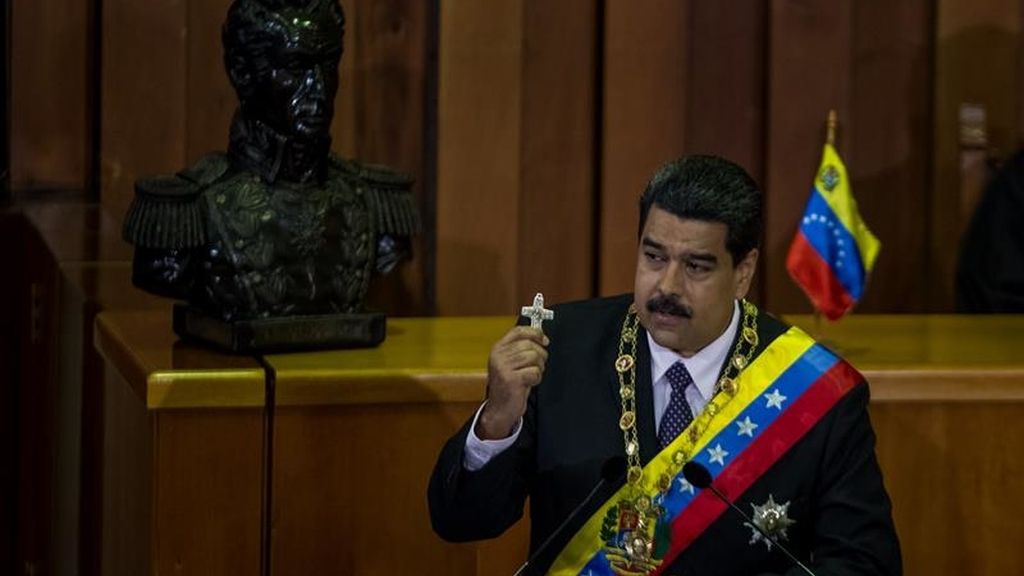 Maduro presenta un decreto extraordinario para enfrentar la crisis económica