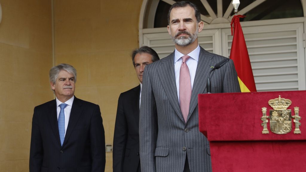 El Rey agradece su esfuerzo a los trabajadores españoles de Arabia Saudí