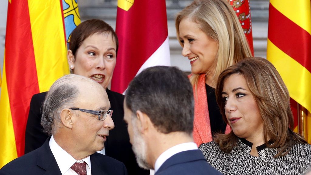 Rajoy advierte a los presidentes de que hay 20.000 millones menos