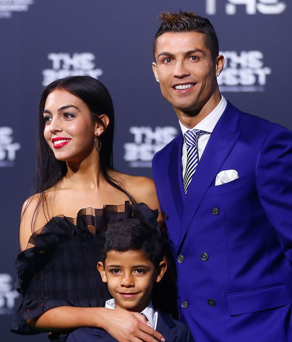 Cristiano Ronaldo con su novia, Georgina Rodriguez, y su hijo