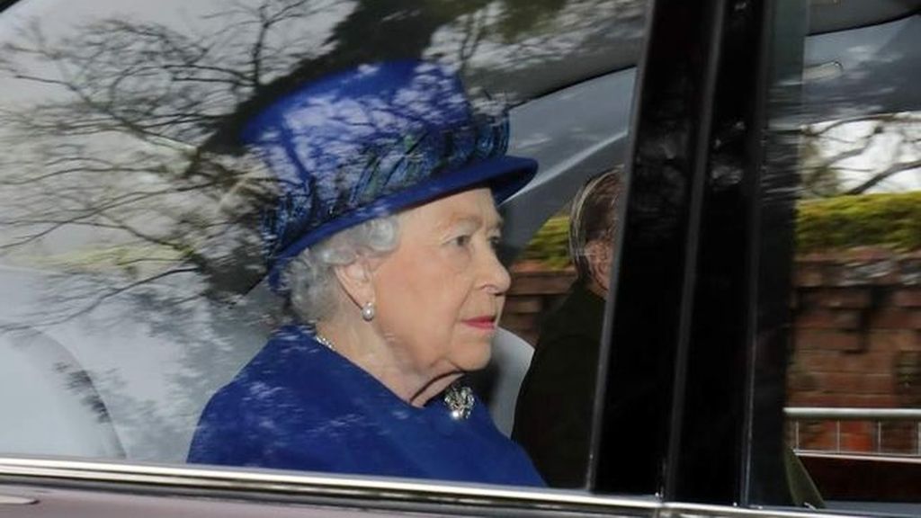 Las imágenes de la primera aparición de Isabel II en 2017