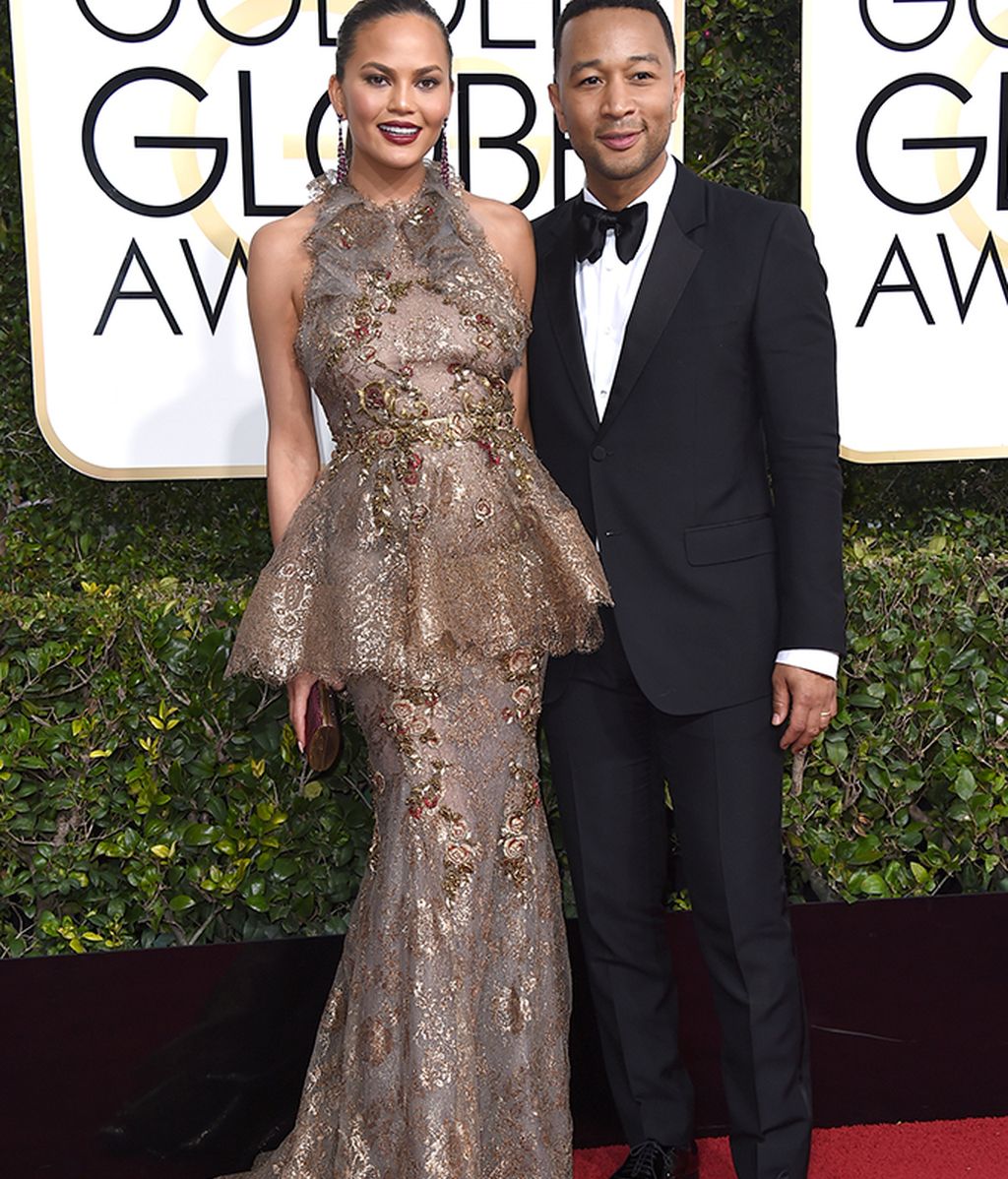 Un mundo de color de rosa en la alfombra roja de los Globos de Oro