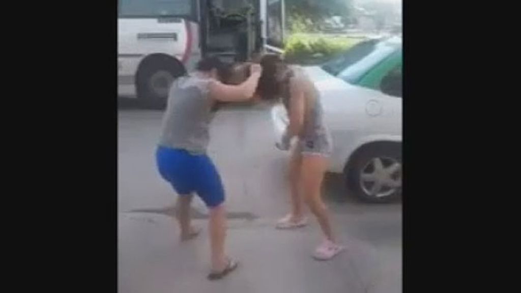 Graban y difunden masivamente una cruda pelea entre dos adolescentes en Argentina