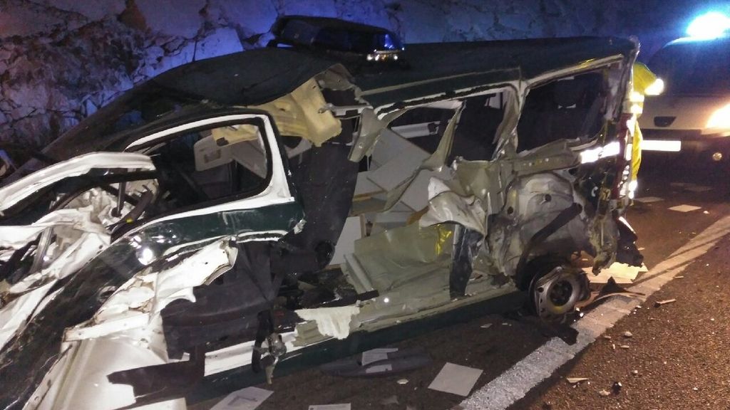 Coche Guardia Civil destrozado