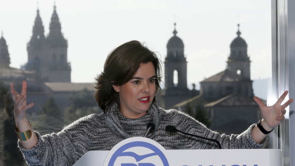 Sáenz de Santamaría: "El PP es un partido que vertebra, que se hace de abajo-arriba"