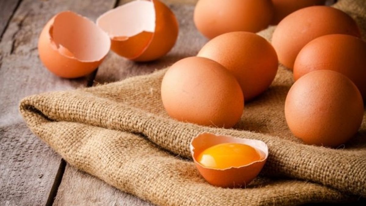 Los huevos, uno de los alimentos que recomiendan tomar en el desayuno