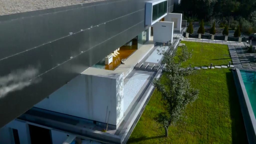 La búsqueda de residencia de Bertín comienza con un lujoso chalet