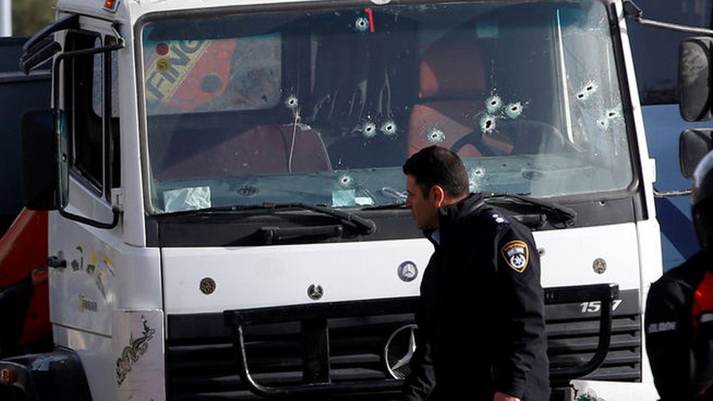 Cuatro muertos en un atentado con un camión en Jerusalén