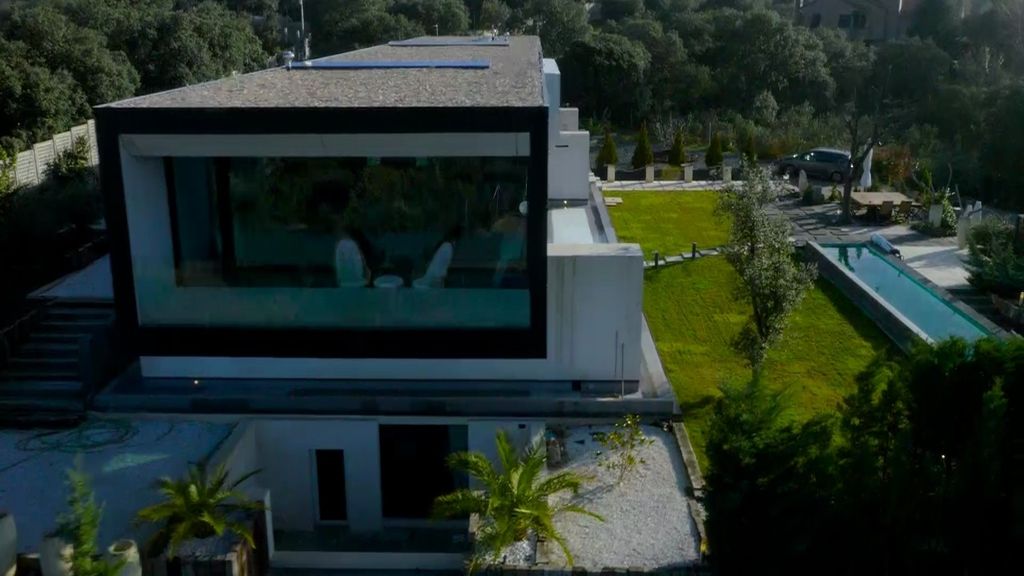 La búsqueda de residencia de Bertín comienza con un lujoso chalet