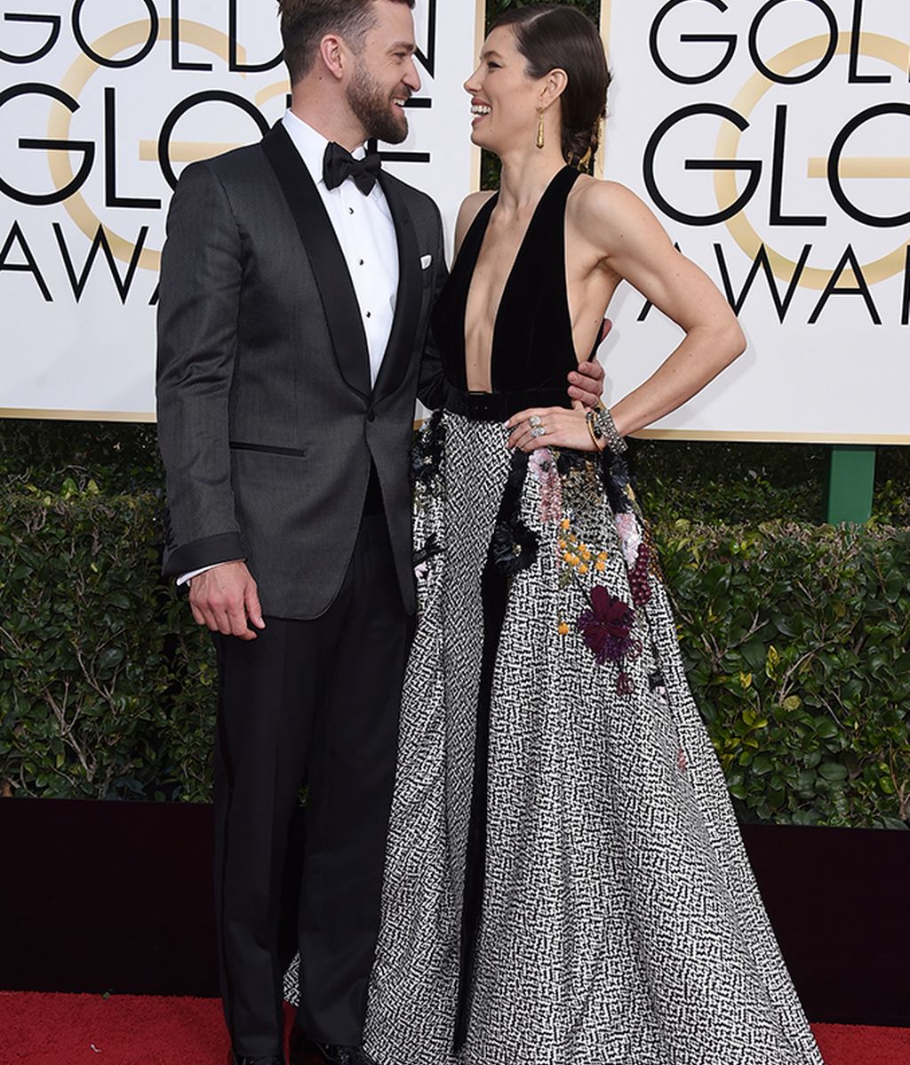 Un mundo de color de rosa en la alfombra roja de los Globos de Oro