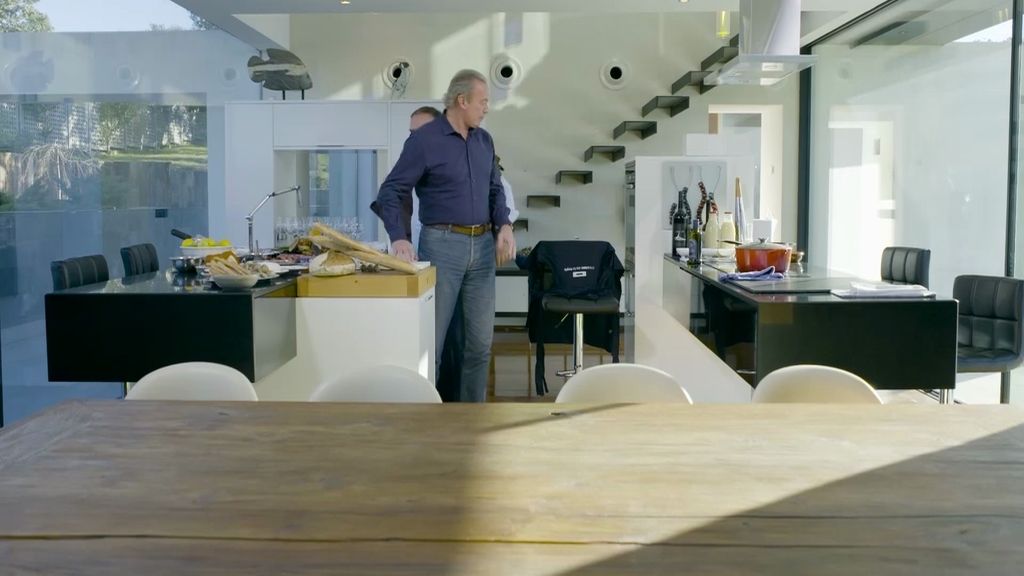 La búsqueda de residencia de Bertín comienza con un lujoso chalet