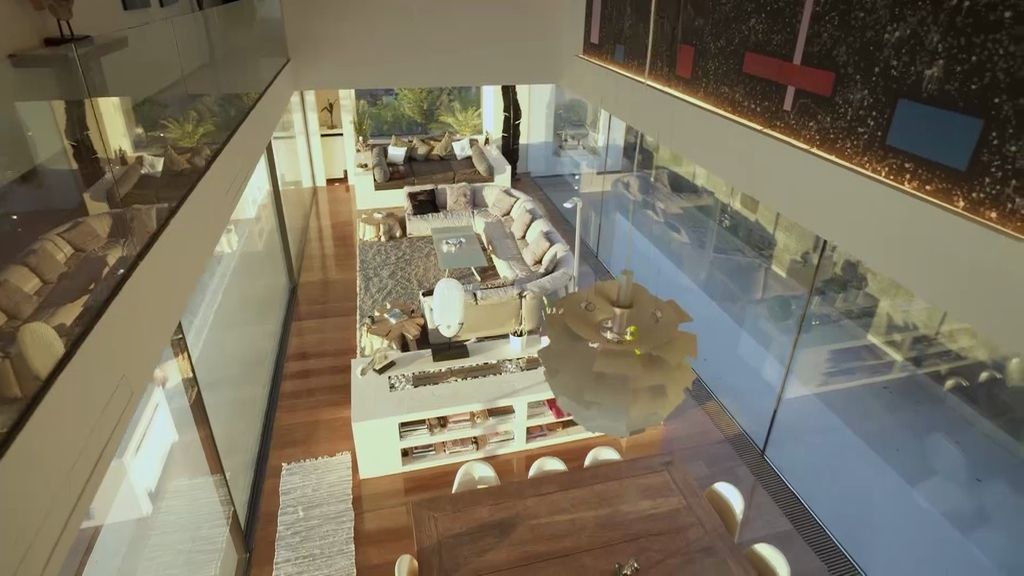 La búsqueda de residencia de Bertín comienza con un lujoso chalet