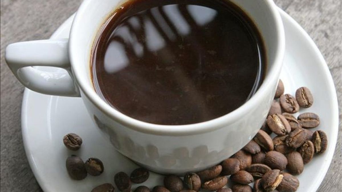 Una fotografía de archivo de una taza de café