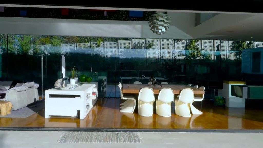 La búsqueda de residencia de Bertín comienza con un lujoso chalet