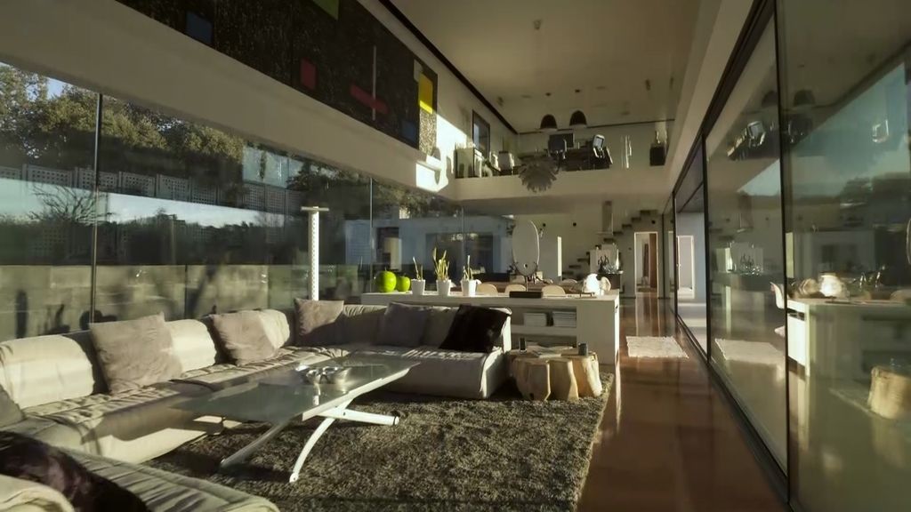 La búsqueda de residencia de Bertín comienza con un lujoso chalet