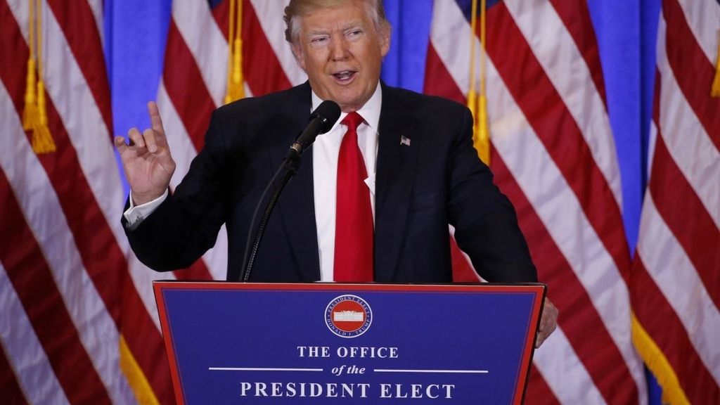Trump dice que son "falsas" las noticias sobre sobre su chantaje por Rusia