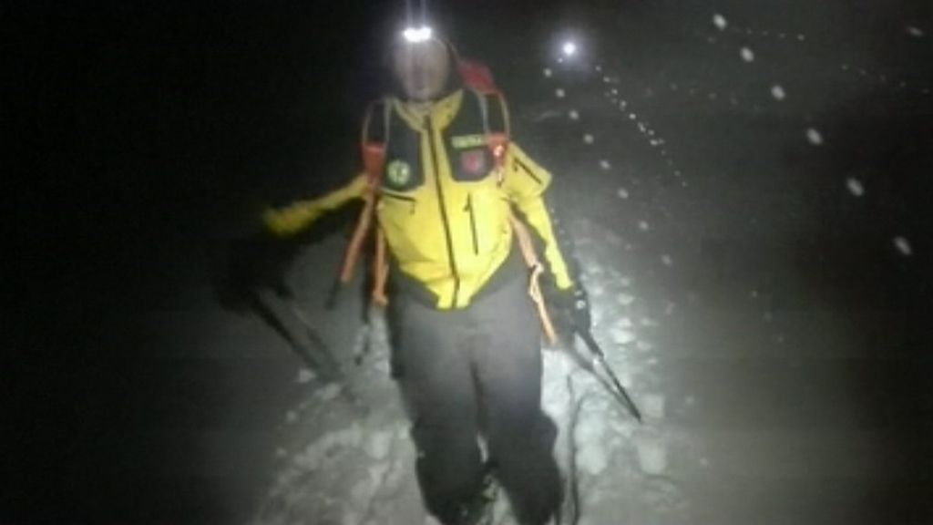 Una avalancha de nieve sepulta un hotel en Italia. Hay cuatro muertos y 25 desaparecidos