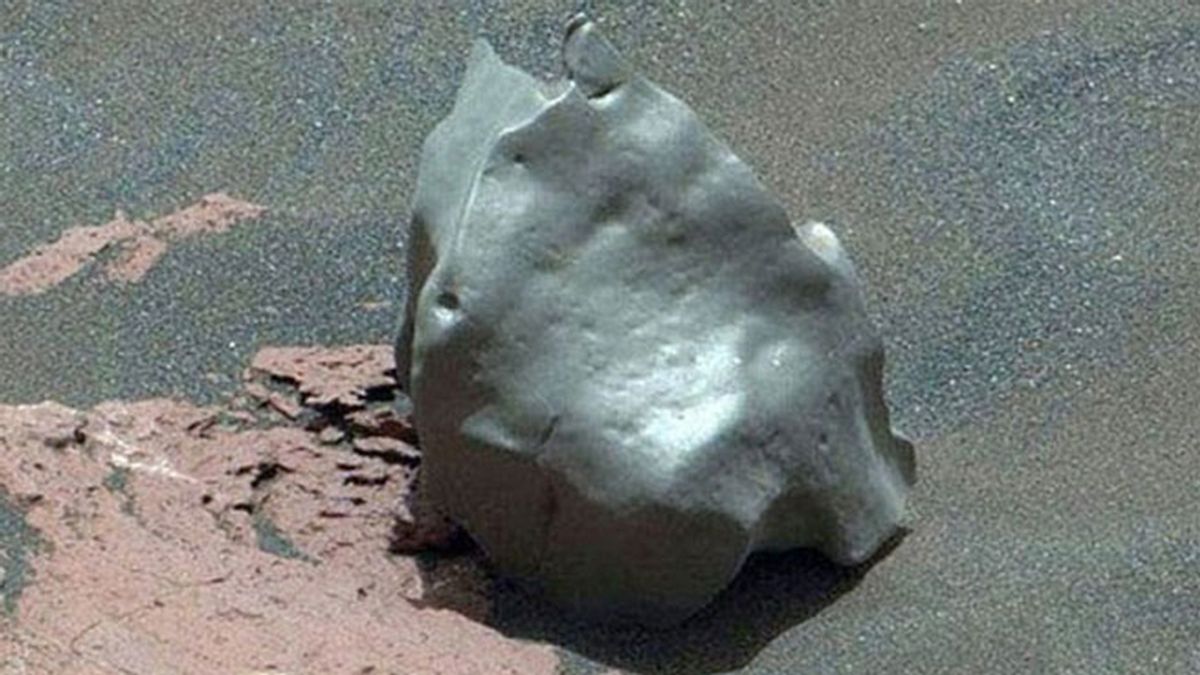 Extraña roca en Marte