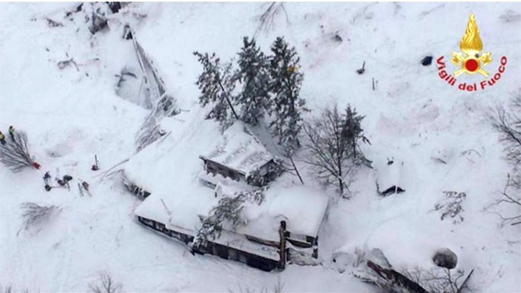 El hotel Rigopiano, sepultado por la nieve