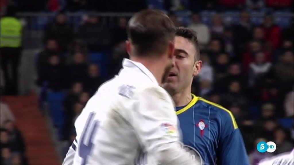 El pique entre Ramos y Aspas durante el partido de Copa del Rey en el Bernabéu